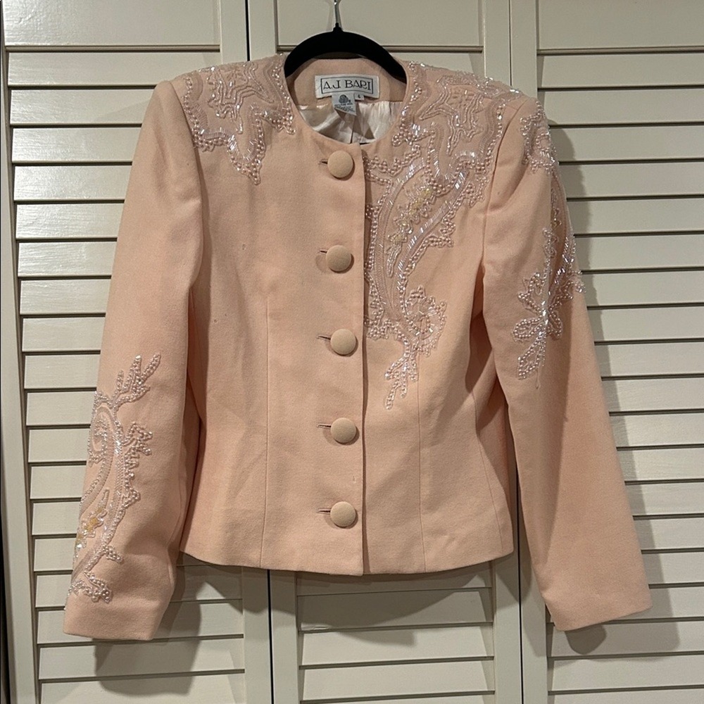 Vintage AJ Bari Women's Embroidered Blazer in Peach Size 6